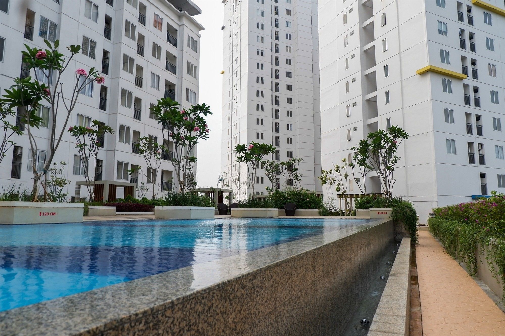 2 Bedrooms At Bassura With Mall Access By Travelio Apartemen